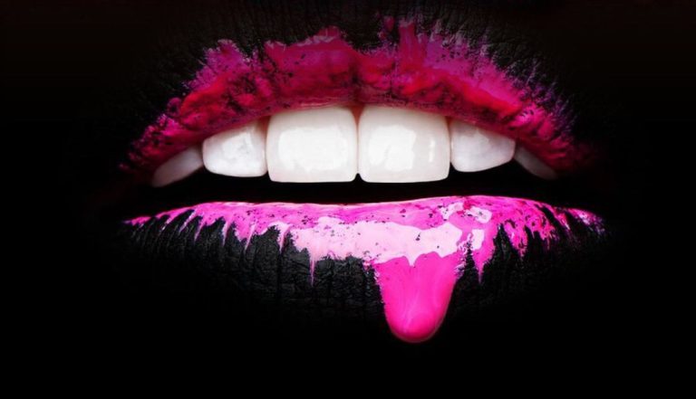 Should We Kiss? Meeting an Online Acquaintance Face to Face
